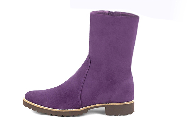 Amethyst purple women's ankle boots with a zip on the inside. Round toe. Flat rubber soles. Profile view - Florence KOOIJMAN